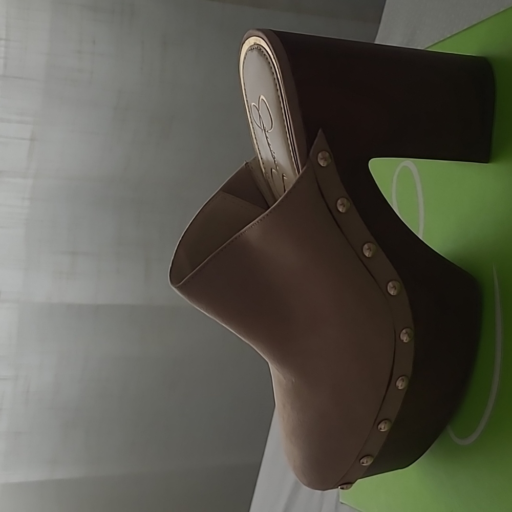 New Jessica Simpson Clogs in tan